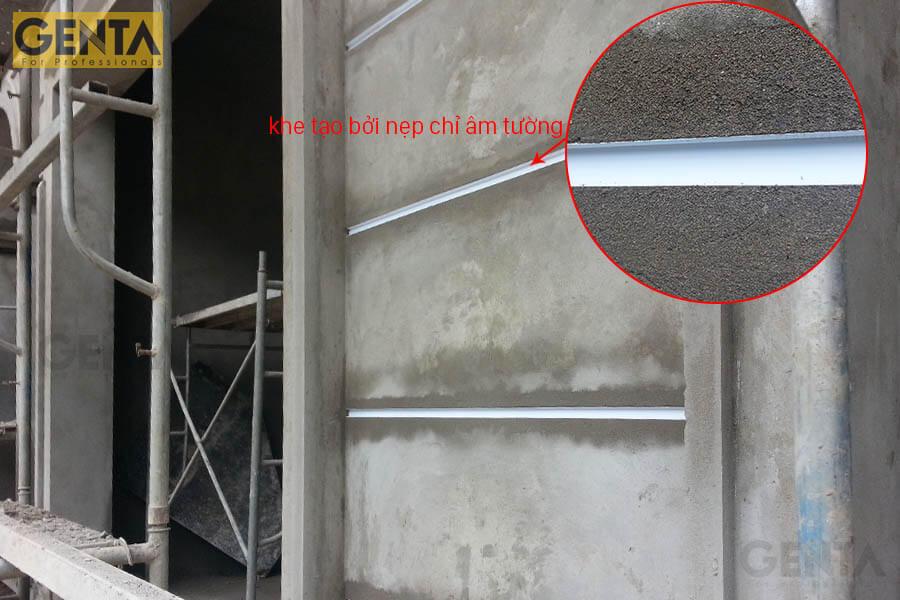 Chỉ âm tường thẳng nét khi dùng nẹp chỉ âm tường