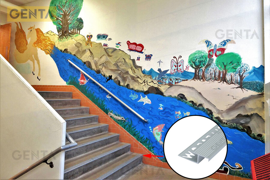 Nẹp nhôm chống trượt cầu thang dùng trong trường học