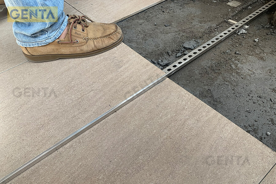 Hình ảnh thi công thực tế của nẹp chênh cốt sàn gạch S-G510
